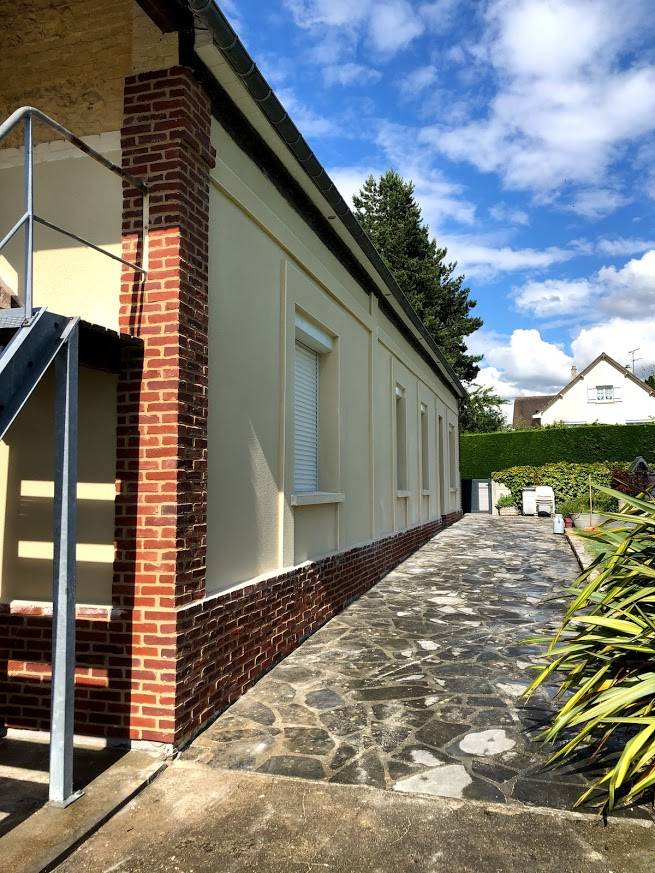 Résultat de la maison final enduit projeté + plaquette de parement