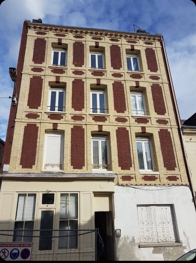 Résultat final d'un rejointoiement de brique d'un immeuble